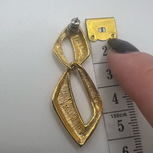 Vintage Napier Geometric Gold Tone Earrings. Standard Back Earrings. - Picture 6 of 7